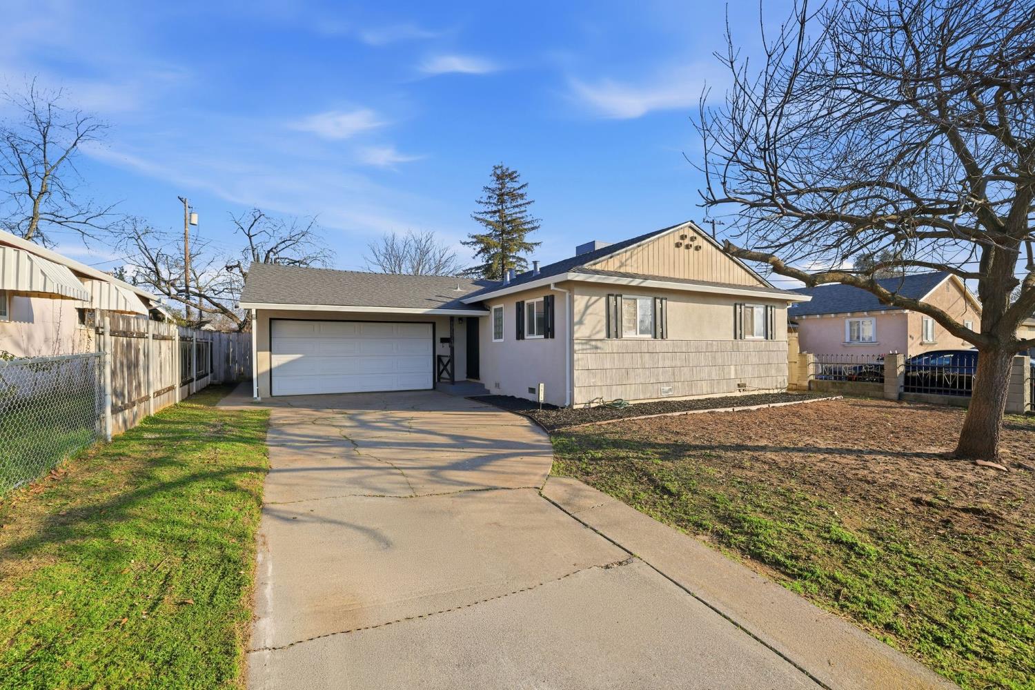 5674 Rio Verde Way North Highlands, CA 95660 - Photo 31 of 35 a front view of a house with a yard and garage