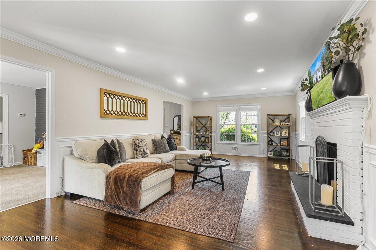 16 Newcastle Road Freehold, NJ 07728 - Photo 7 of 32 09-Family Room