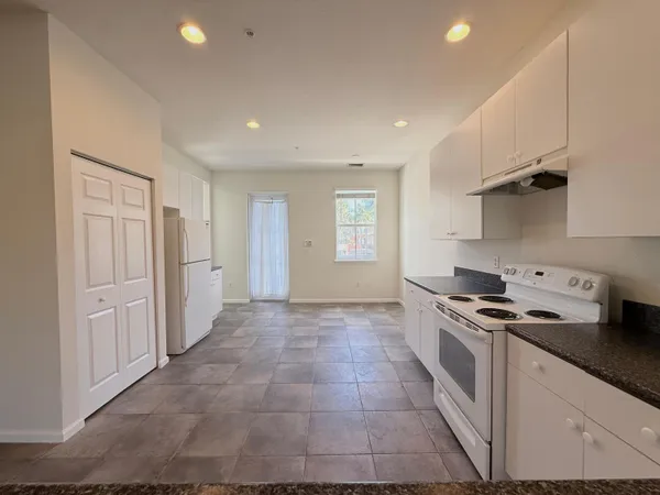 $2,450 | 425 Greenwich Circle, Unit 206, Jupiter, FL 33458