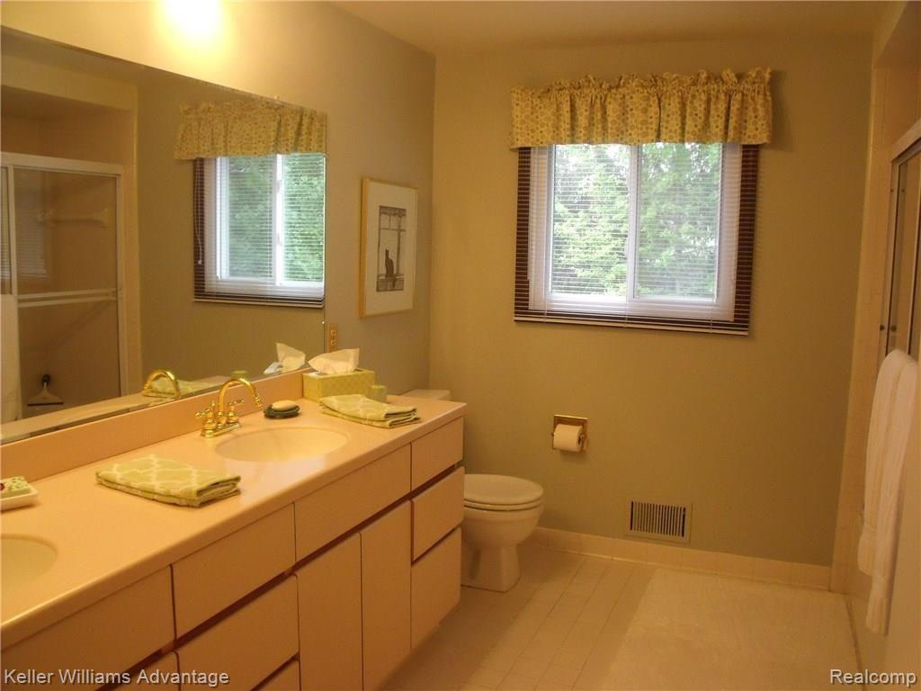 36941 Fox Run Farmington Hills, MI 48331 - Photo 41 of 49