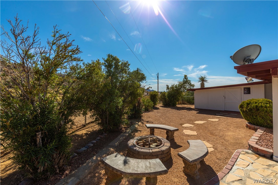 4214 Bluff Road Golden Valley, AZ 86413 - Photo 26 of 46 a table and chairs in a patio