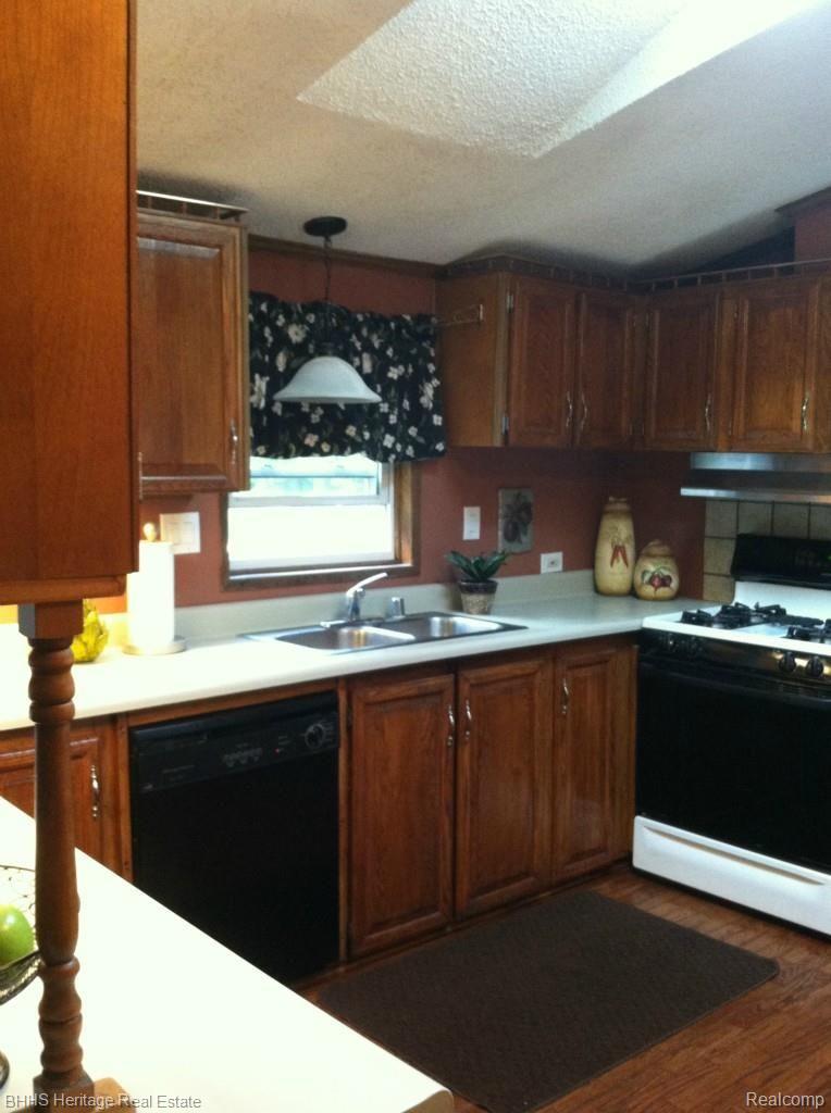 3705 Jewell Road Howell, MI 48843 - Photo 5 of 34 kit 4.jpg