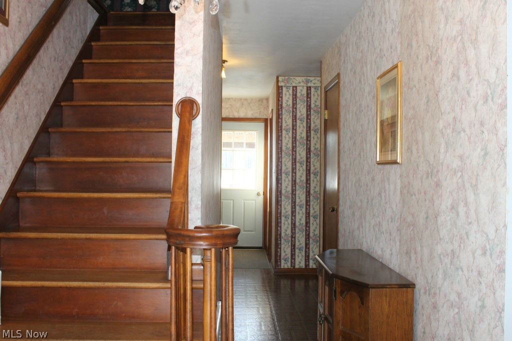1999 Porter Road Atwater, OH 44201 - Photo 8 of 24 Welcoming foyer!