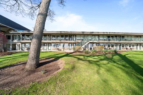 $170,000 | 269 Fontana Boulevard, Unit 1418, Fontana, WI 53125