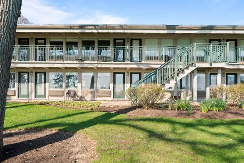 $170,000 | 269 Fontana Boulevard, Unit 1418, Fontana, WI 53125