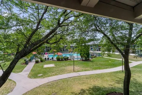 $170,000 | 269 Fontana Boulevard, Unit 1418, Fontana, WI 53125