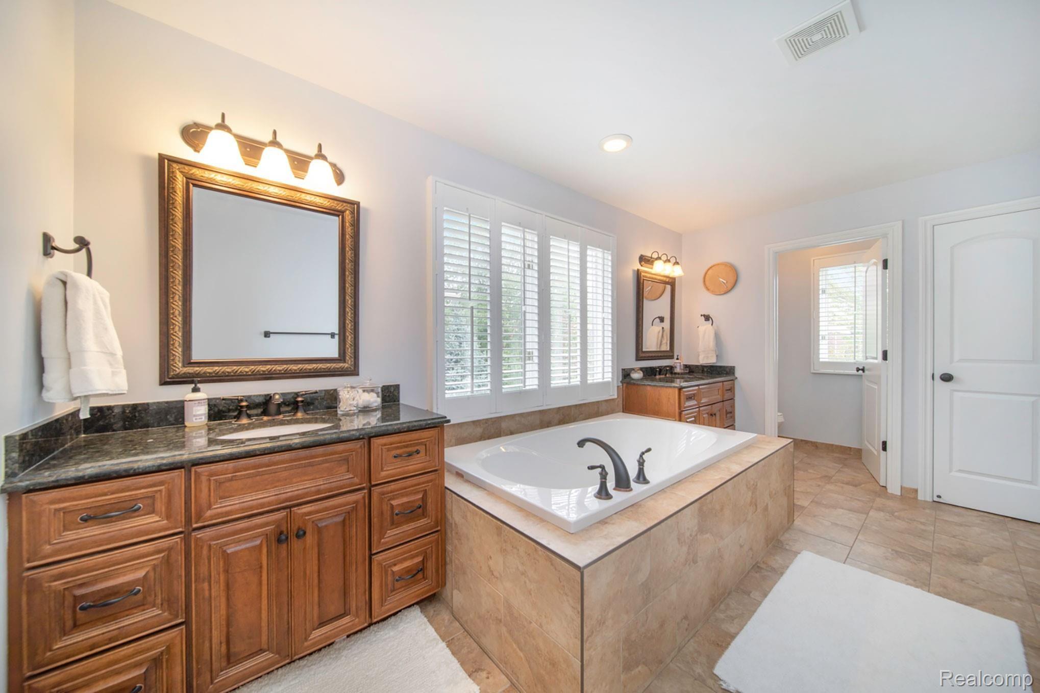 2919 North Addison Circle Rochester, MI 48306 - Photo 44 of 56 2919-Addison-_33.jpg