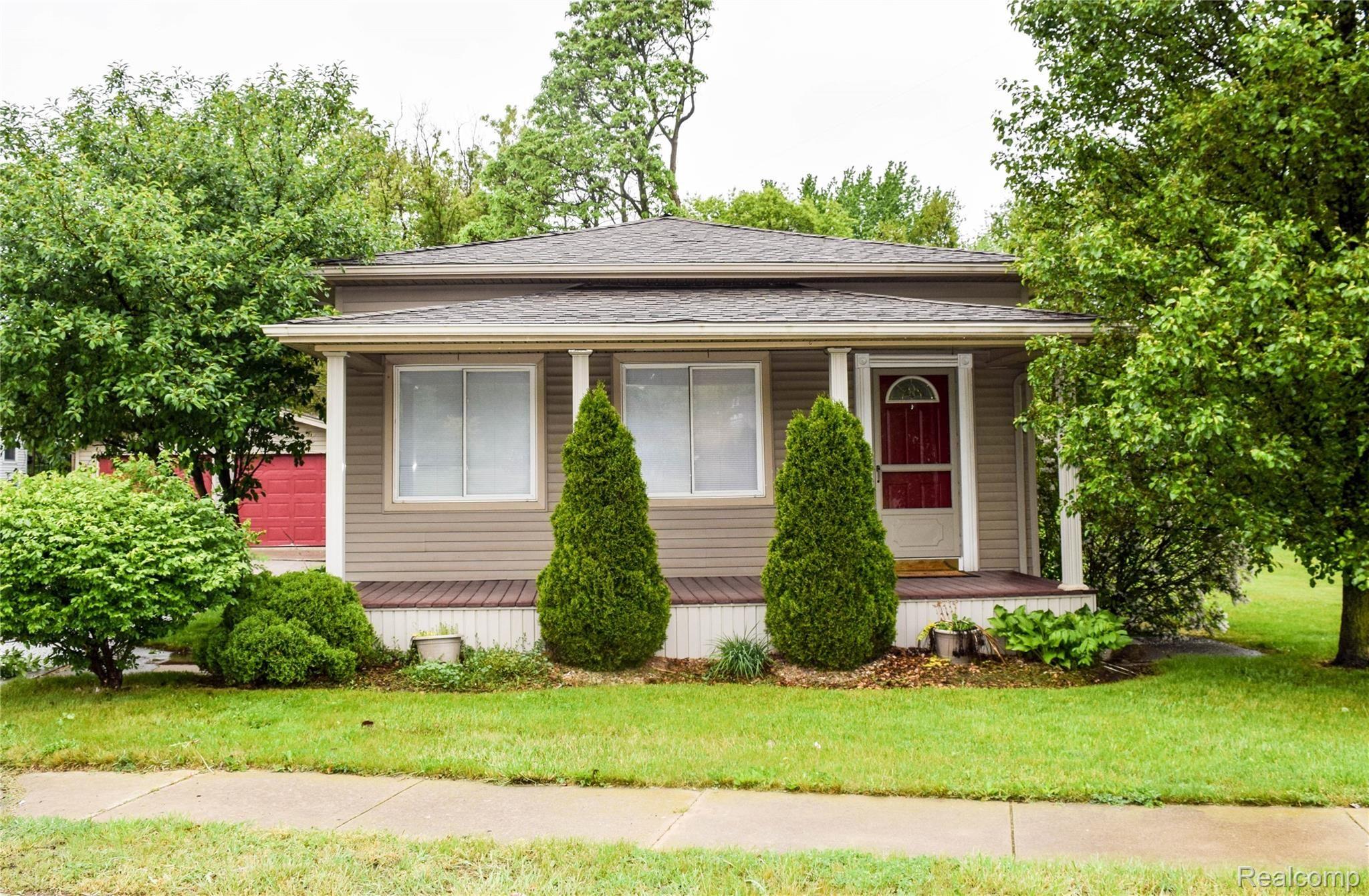 28295 Waltz Road New Boston, MI 48164 - Photo 2 of 36 DSC_0015.jpg