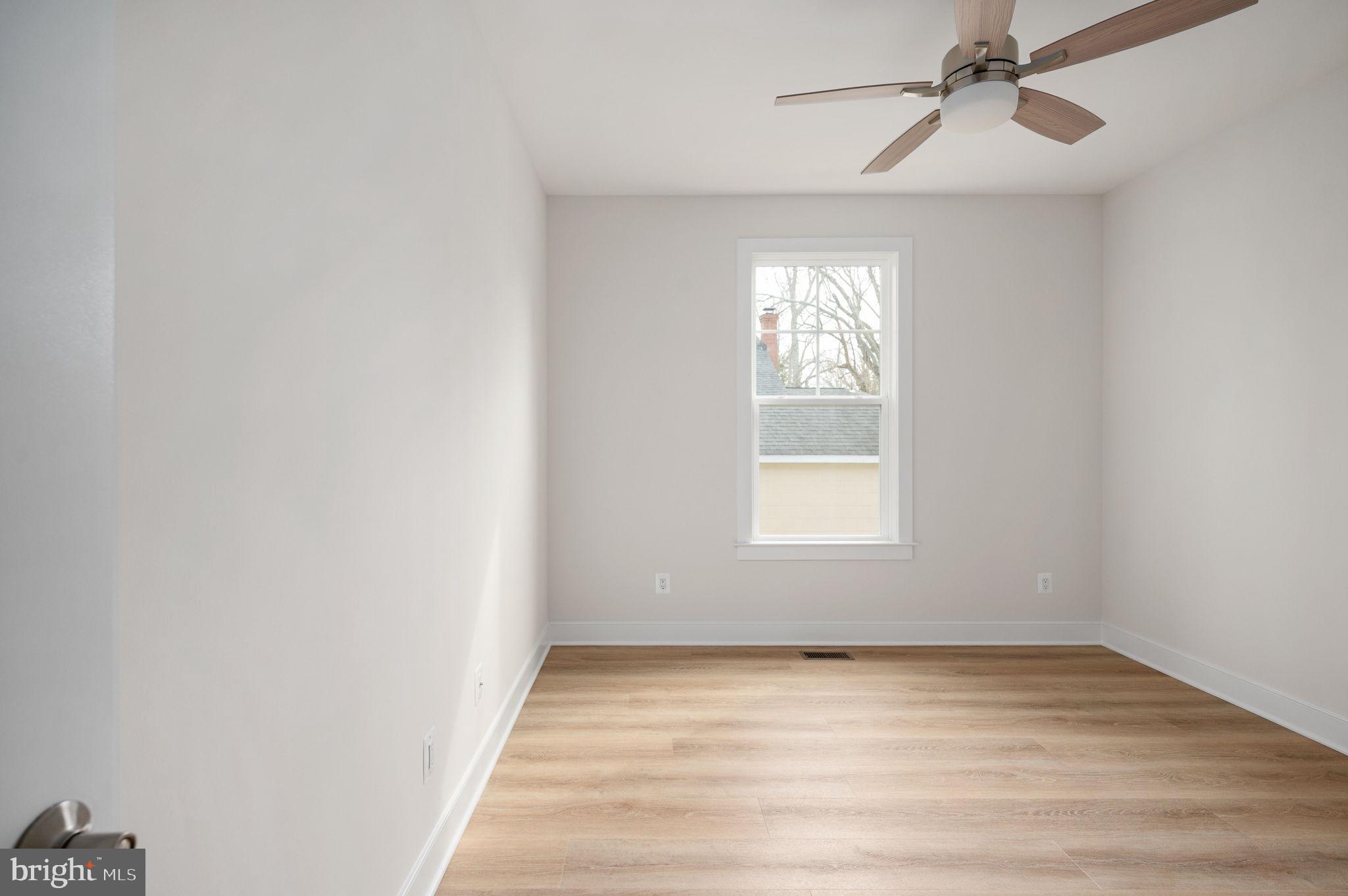 709 Garfield Avenue Colonial Beach, VA 22443 - Photo 35 of 66 Bedroom 3