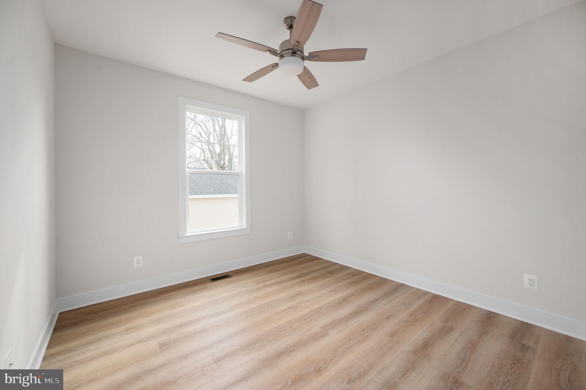 709 Garfield Avenue Colonial Beach, VA 22443 - Photo 37 of 66 Bedroom 3