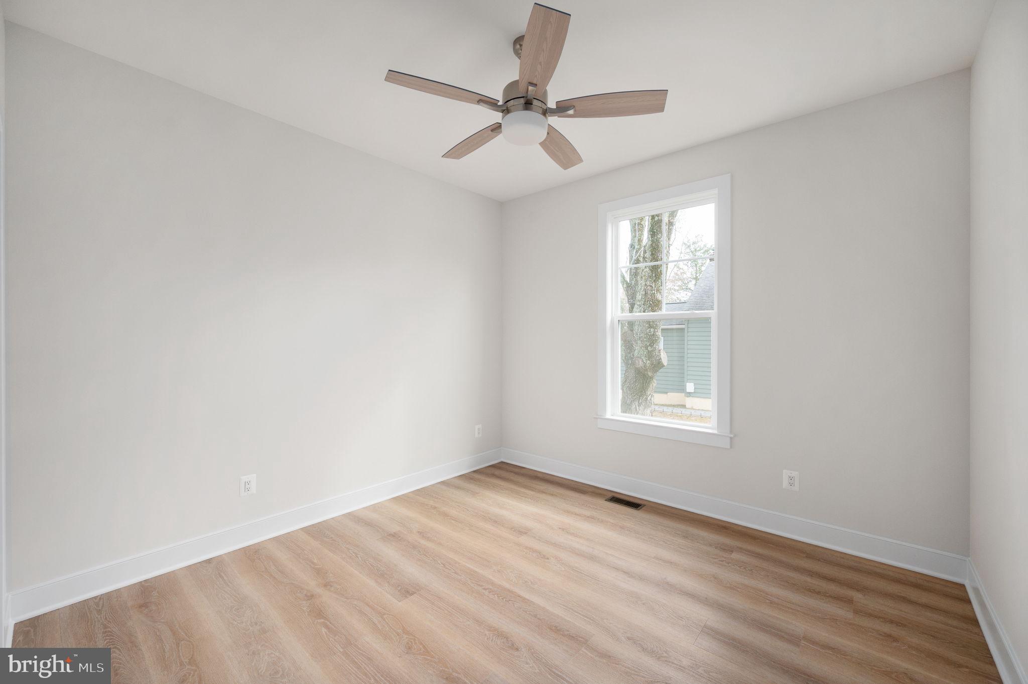 709 Garfield Avenue Colonial Beach, VA 22443 - Photo 42 of 66 Bedroom 2