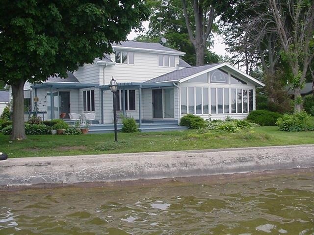 8563 East Black Point Road Syracuse, IN 46567 - Photo 1 of 22 Gallery Image 1