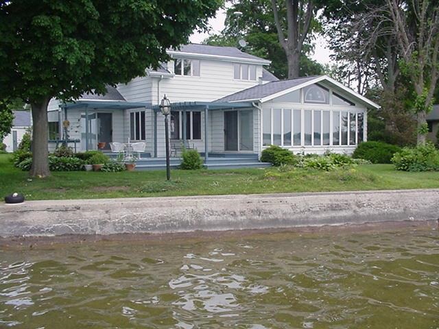 8563 East Black Point Road Syracuse, IN 46567 - Photo 2 of 22 Gallery Image 2
