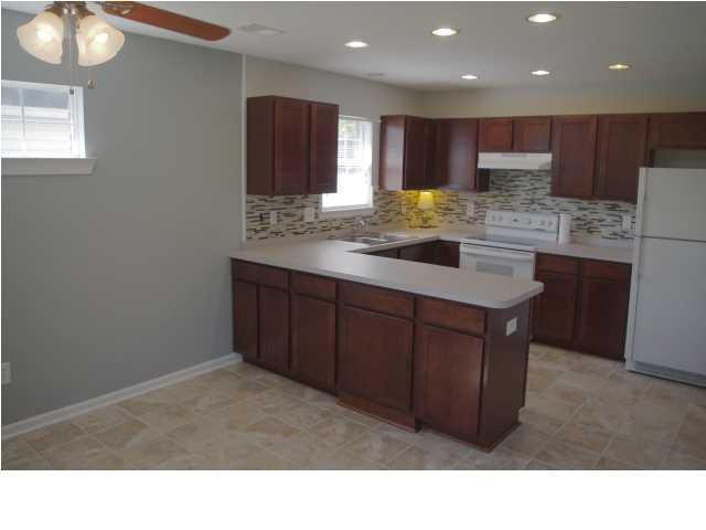 9239 Ayscough Road Summerville, SC 29485 - Photo 3 of 9 Kitchen1