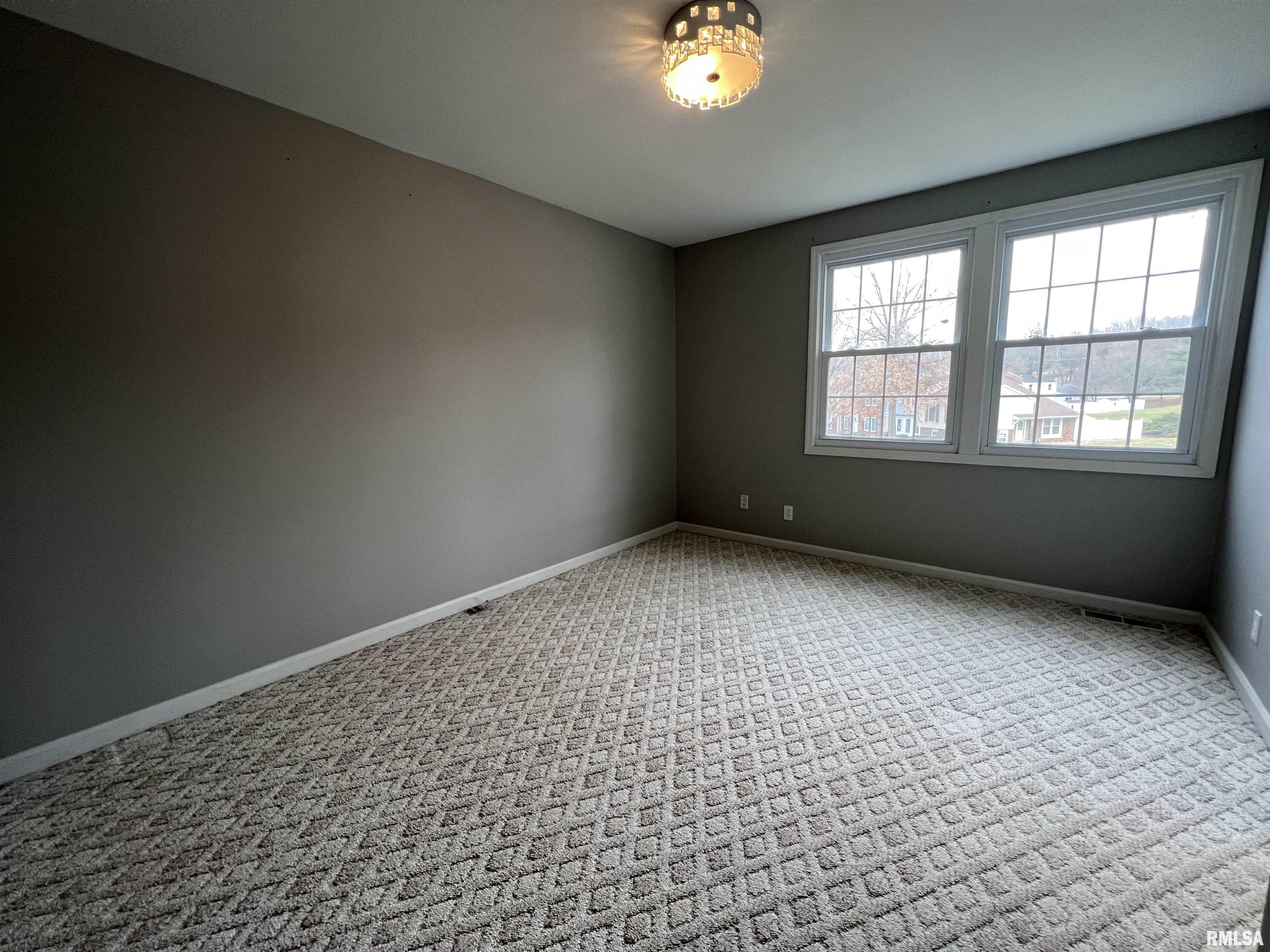 90 South Yorktown Road Macomb, IL 61455 - Photo 13 of 18 Gallery Image 13