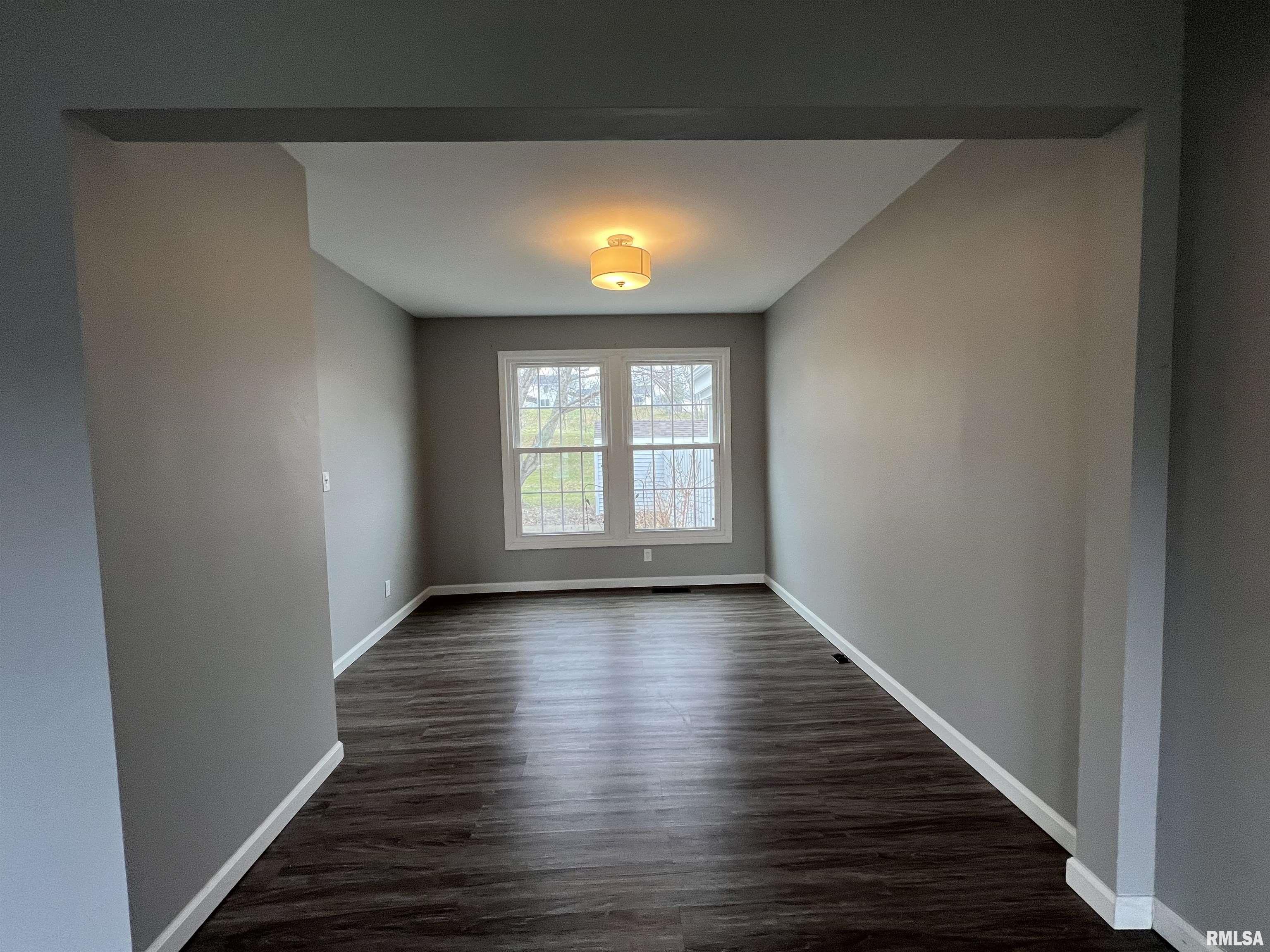 90 South Yorktown Road Macomb, IL 61455 - Photo 4 of 18 Gallery Image 4