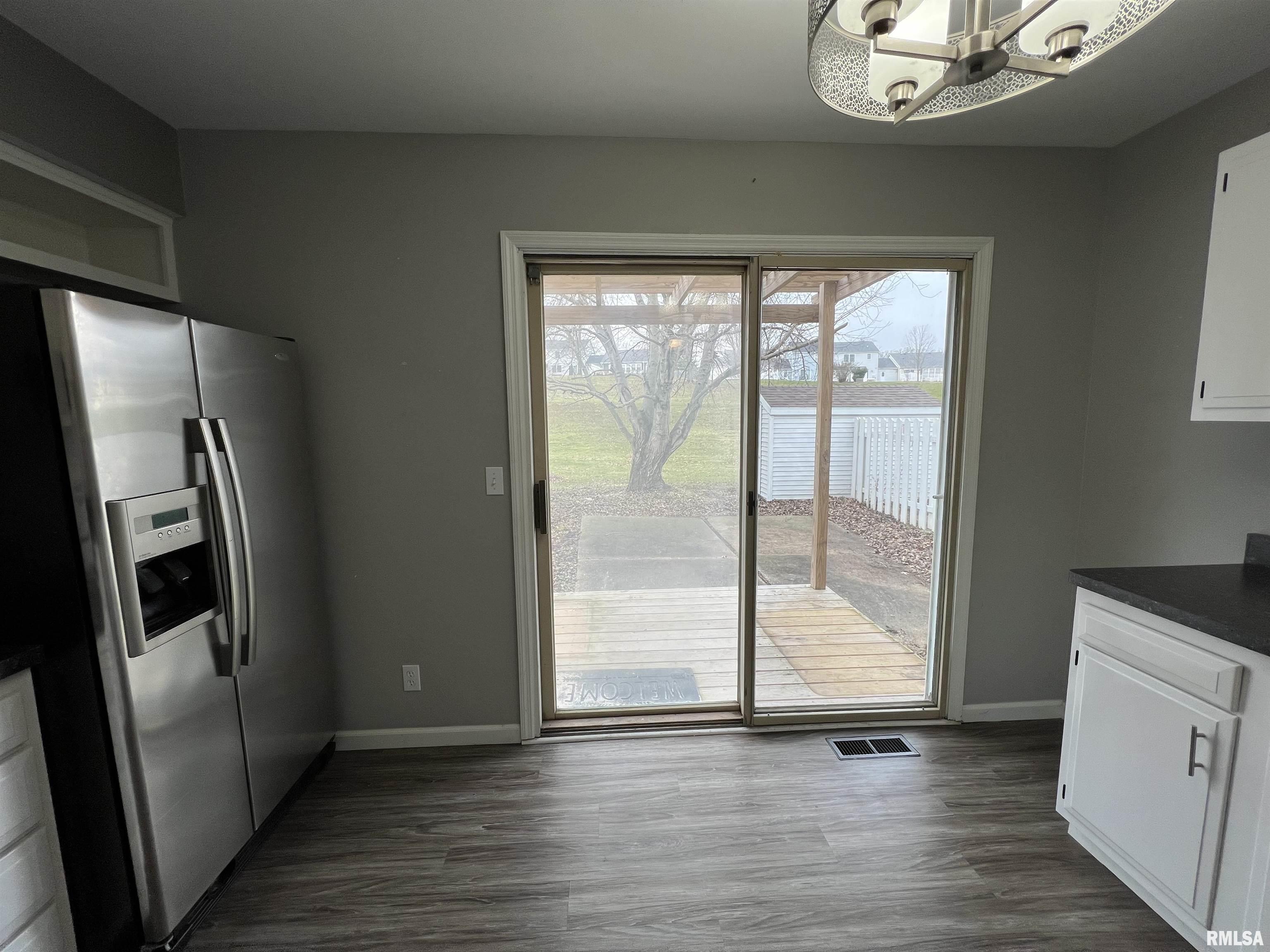90 South Yorktown Road Macomb, IL 61455 - Photo 8 of 18 Gallery Image 8