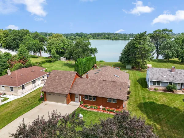 $569,000 | 1911 County Rd F East, White Bear Lake, MN 55110