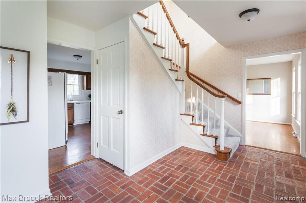 2372 Blockton Road Rochester Hills, MI 48306 - Photo 5 of 43