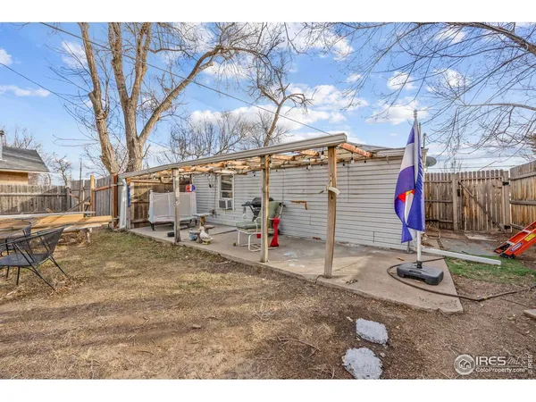 a view of a yard in front of a house
