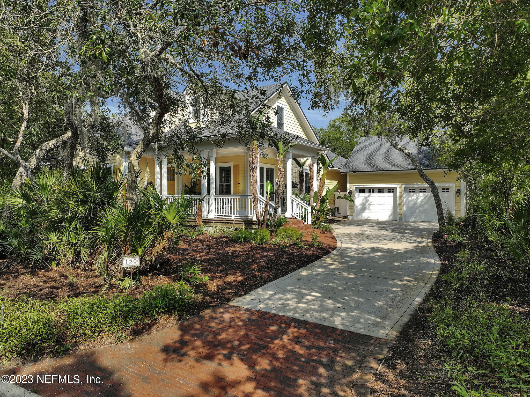 120 Istoria Drive St. Augustine, FL 32095 - Photo 4 of 90 a front view of a house with garden