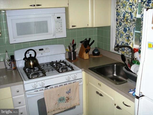 423 Kerwin Road Silver Spring, MD 20901 - Photo 10 of 18 Kitchen