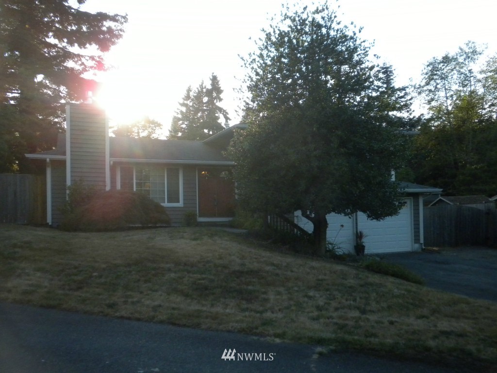 2015 Dayton Court Southeast Renton, WA 98055 - Photo 2 of 15 Gallery Image 2