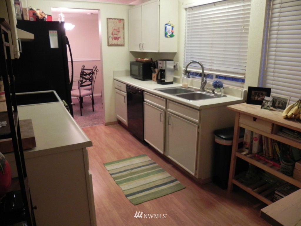 2015 Dayton Court Southeast Renton, WA 98055 - Photo 11 of 15 Gallery Image 11