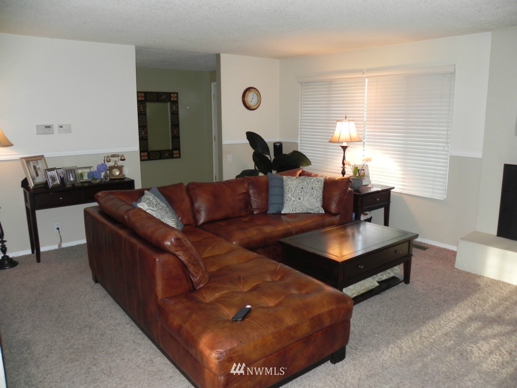 2015 Dayton Court Southeast Renton, WA 98055 - Photo 12 of 15 Gallery Image 12