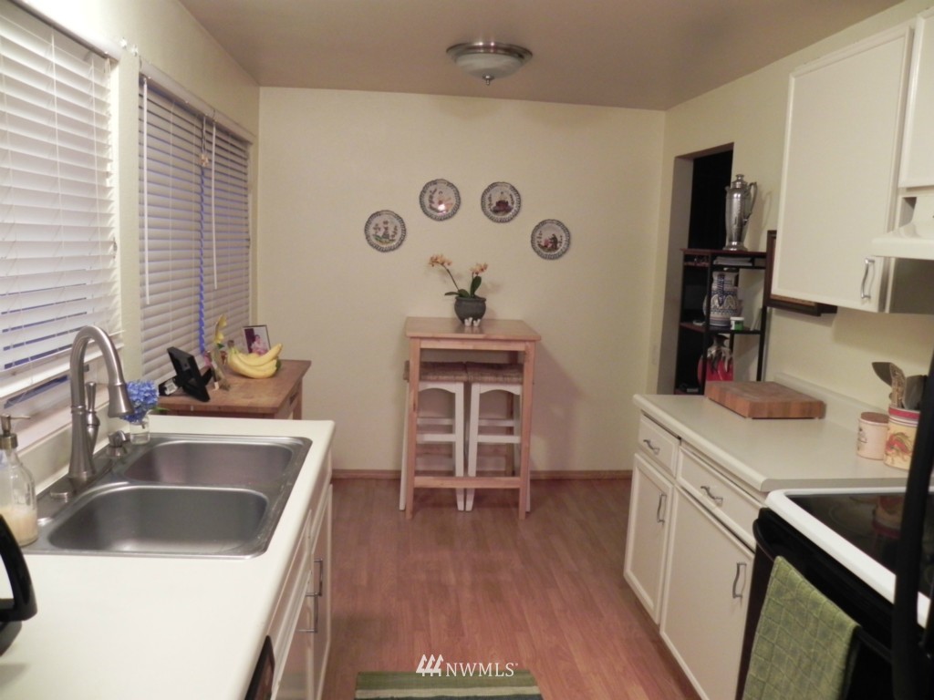 2015 Dayton Court Southeast Renton, WA 98055 - Photo 13 of 15 Gallery Image 13