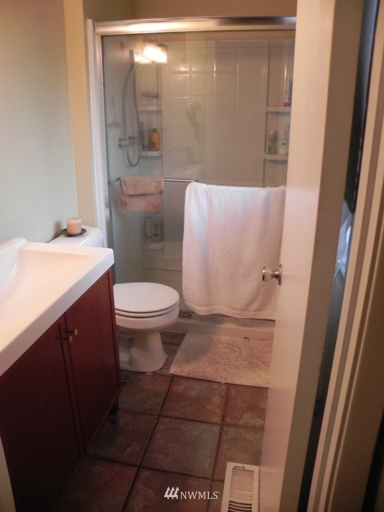 2015 Dayton Court Southeast Renton, WA 98055 - Photo 14 of 15 Gallery Image 14