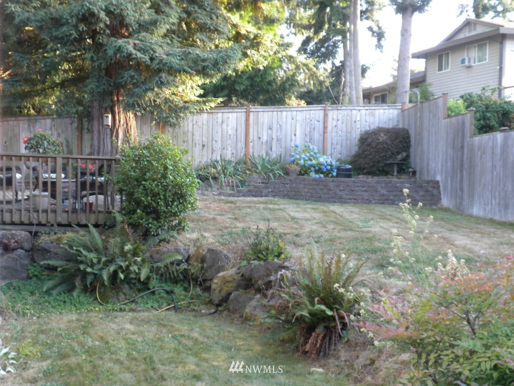 2015 Dayton Court Southeast Renton, WA 98055 - Photo 3 of 15 Gallery Image 3