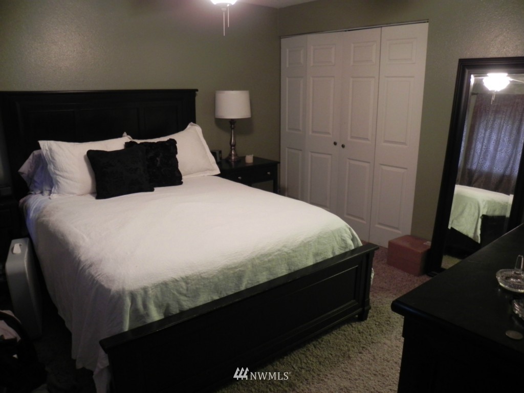 2015 Dayton Court Southeast Renton, WA 98055 - Photo 8 of 15 Gallery Image 8