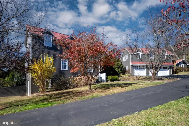 $860,000 | 560 Richmond Road, Amissville, VA 20106