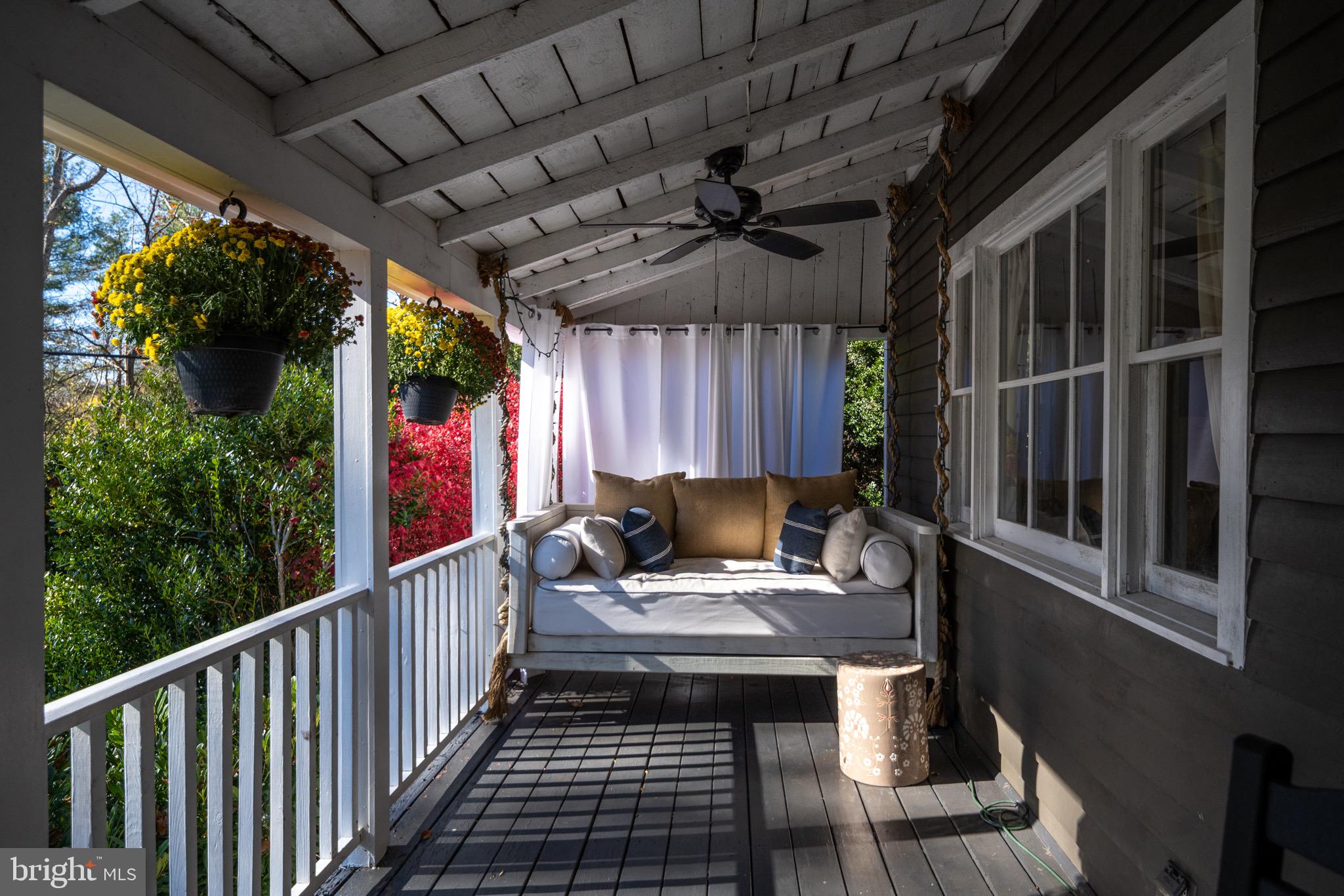 560 Richmond Road Amissville, VA 20106 - Photo 2 of 133 front porch lounging area