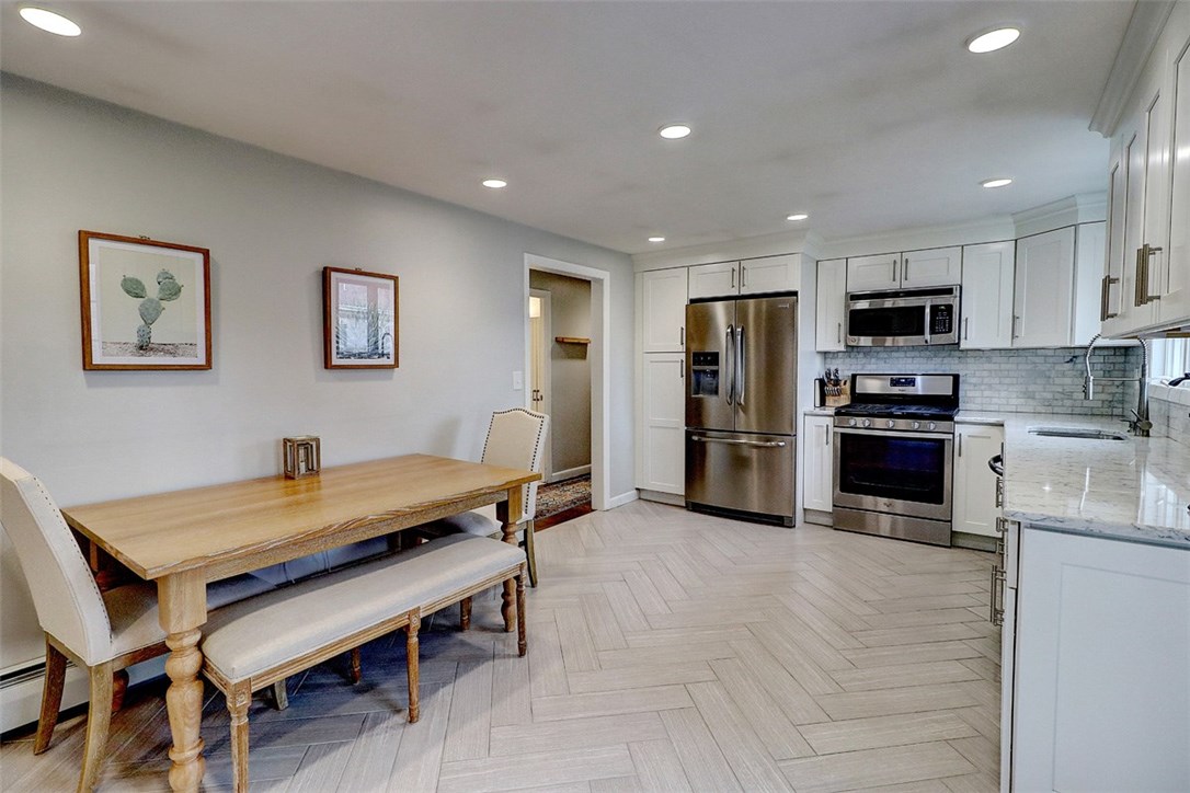286 Sowams Road Barrington, RI 02806 - Photo 4 of 19