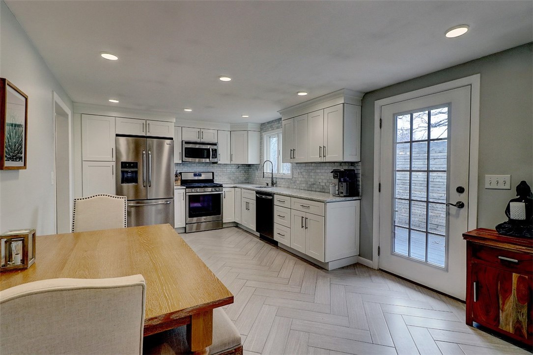 286 Sowams Road Barrington, RI 02806 - Photo 5 of 19