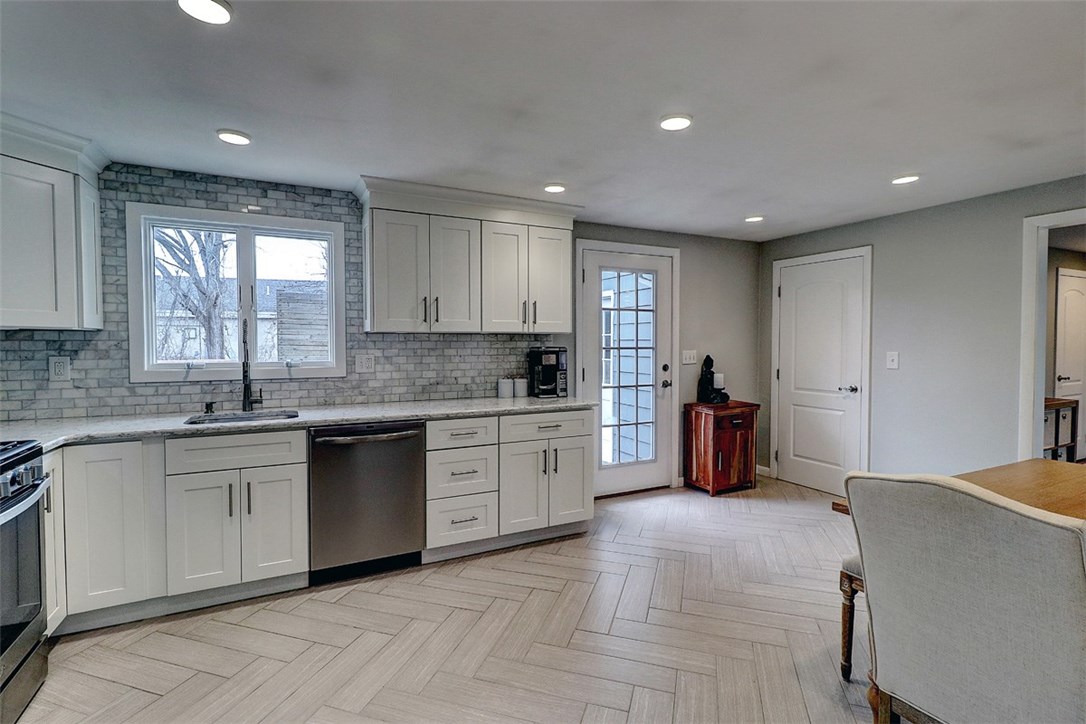 286 Sowams Road Barrington, RI 02806 - Photo 7 of 19