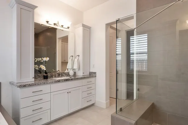 a view of a livingroom with a projector