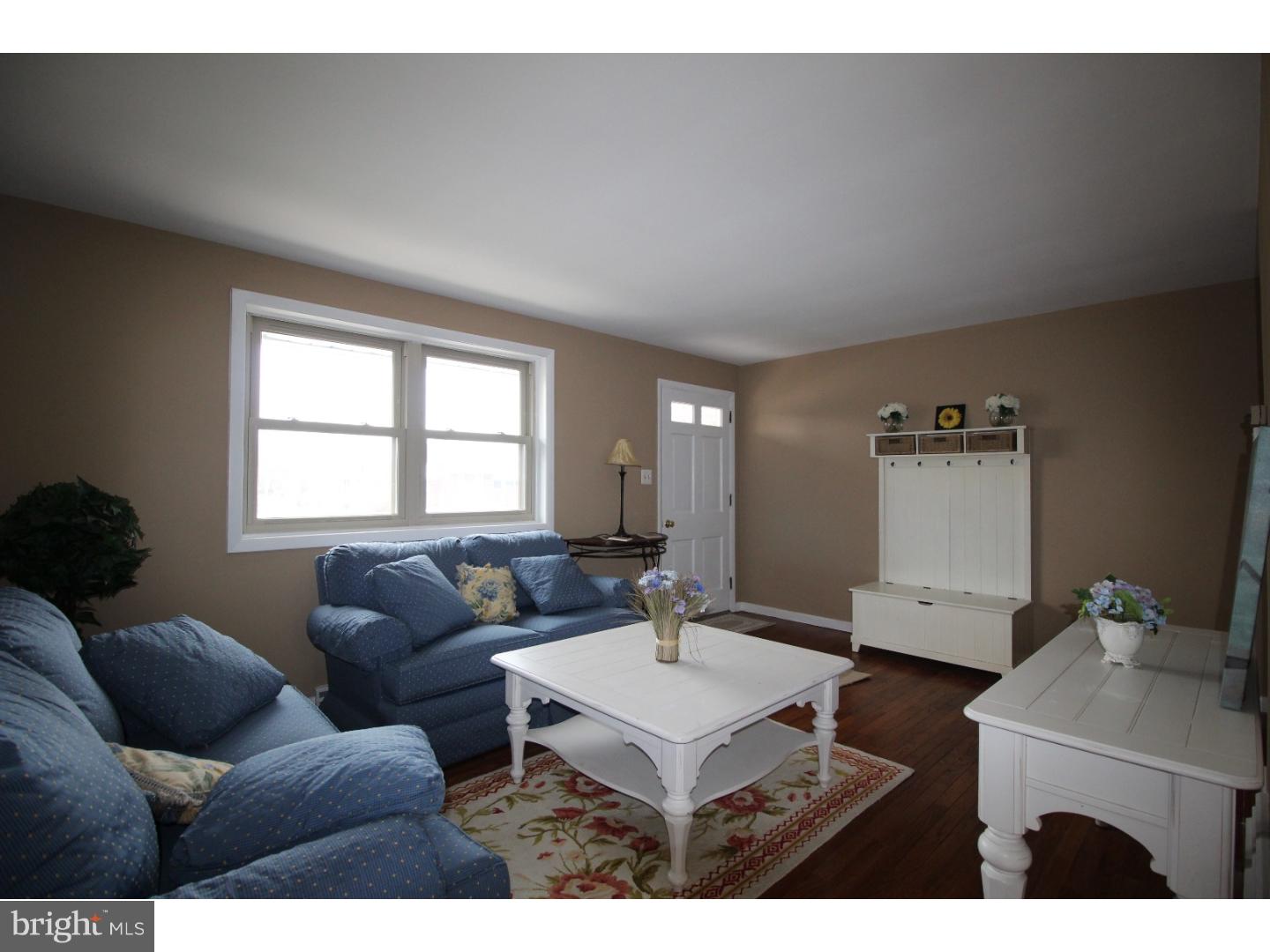 237 Keller Avenue Sinking Spring, PA 19608 - Photo 4 of 16 Living Room