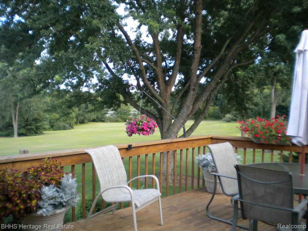 5543 King Road Howell, MI 48843 - Photo 11 of 30 Deck.jpg