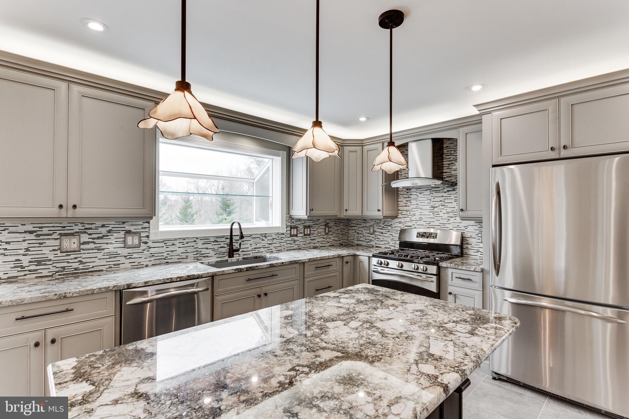 8001 Folkstone Road Manassas, VA 20111 - Photo 10 of 40 High-end granite