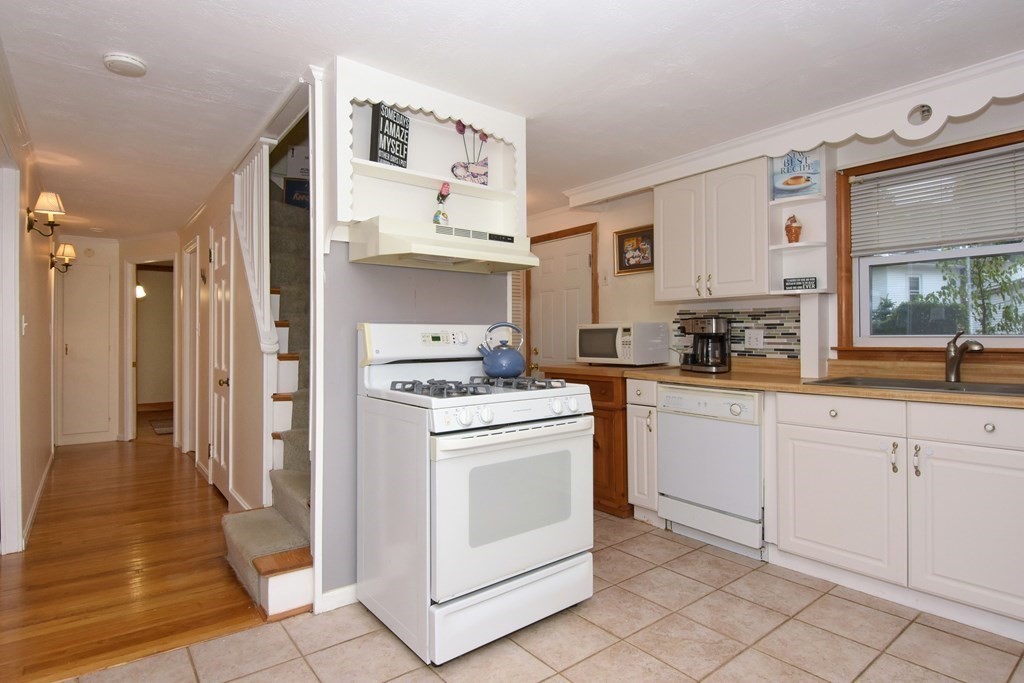 18 Lawson Road Weymouth, MA 02190 - Photo 11 of 42
