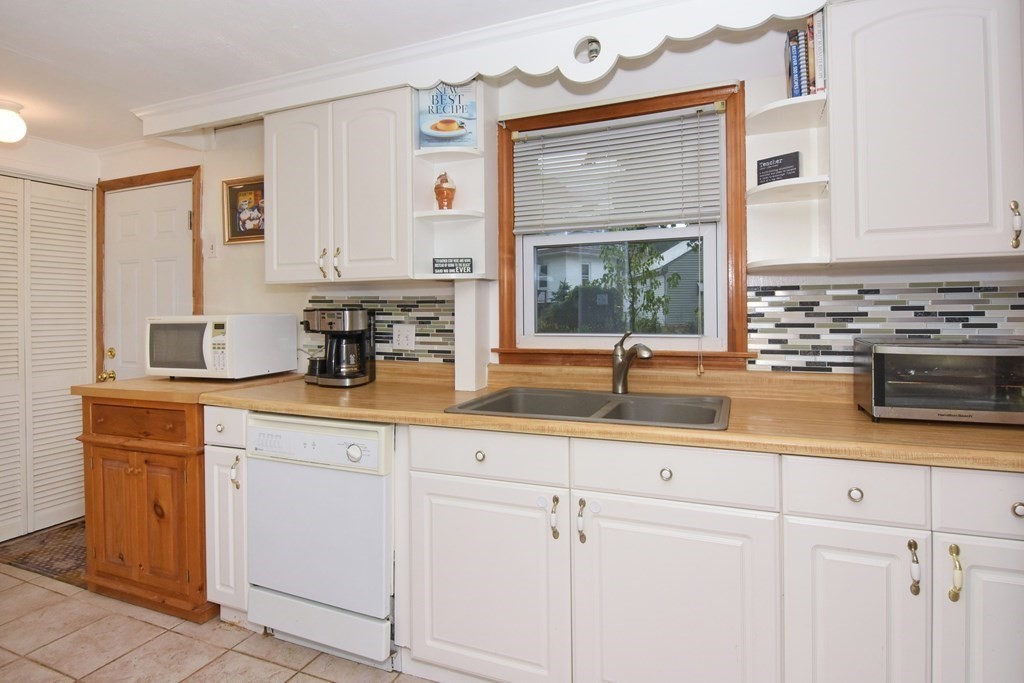 18 Lawson Road Weymouth, MA 02190 - Photo 12 of 42