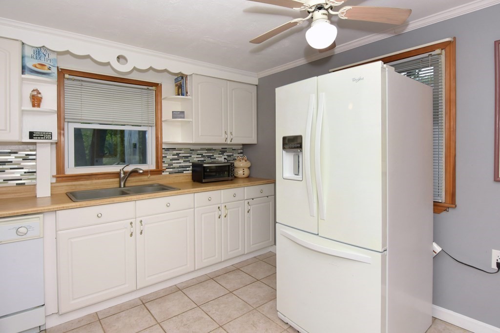18 Lawson Road Weymouth, MA 02190 - Photo 13 of 42