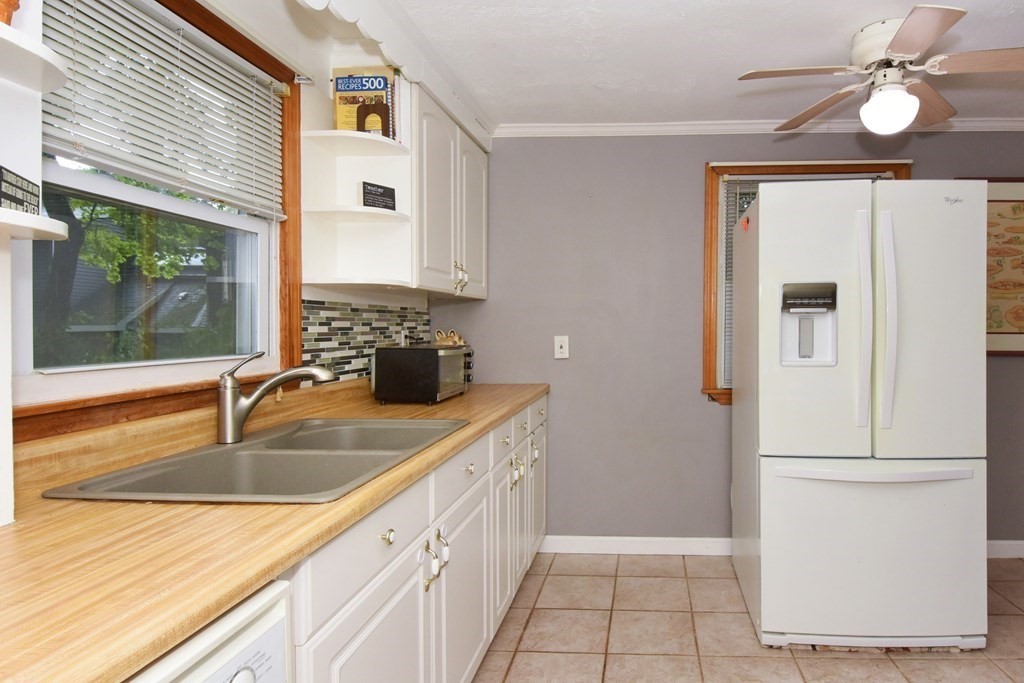 18 Lawson Road Weymouth, MA 02190 - Photo 15 of 42