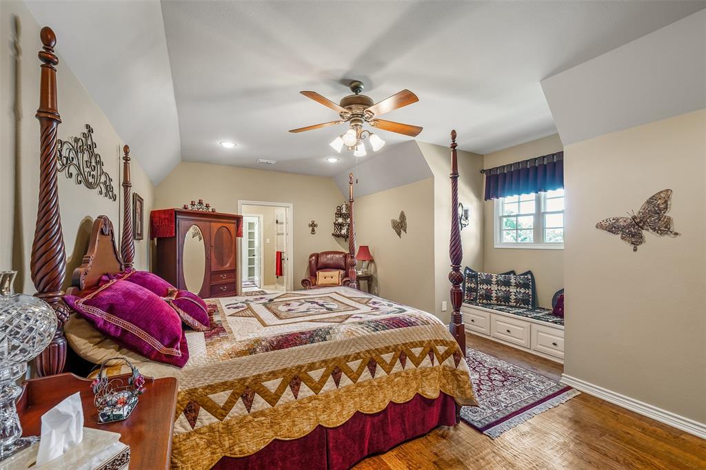 535 Riata Road Bullard, TX 75757 - Photo 20 of 40 a bedroom with a bed and dresser