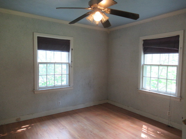 505 South Prospect Avenue Champaign, IL 61820 - Photo 11 of 19 an empty room with a window