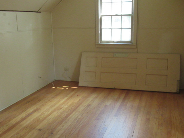 505 South Prospect Avenue Champaign, IL 61820 - Photo 13 of 19 an empty room with a empty space and window
