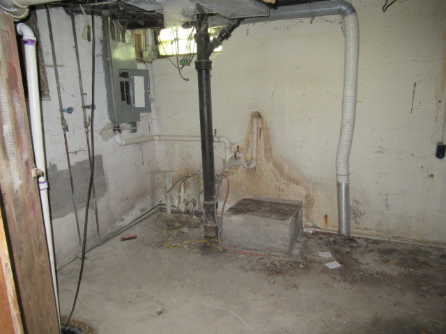 505 South Prospect Avenue Champaign, IL 61820 - Photo 18 of 19 a bathroom with a shower